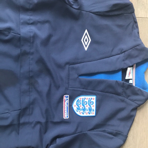 I’m selling an England national soccer sweater - Picture 2 of 3